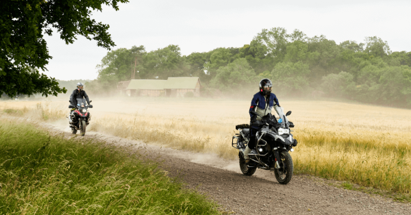 adventure-trail-two-bikes